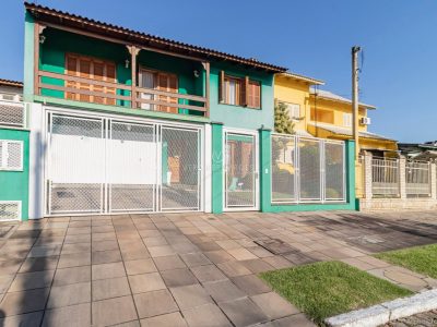 Casa à venda com 3 dormitórios, 370m² e 3 vagas no bairro Ipanema, Zona Sul de Porto Alegre
