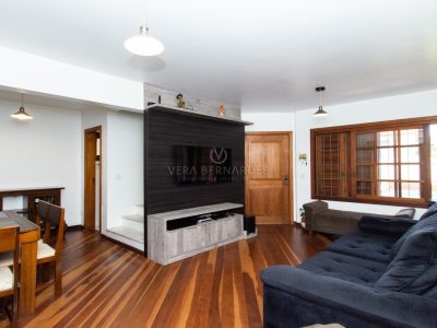 Casa à venda com 3 dormitórios, 178m² e 2 vagas no bairro Ipanema, Zona Sul de Porto Alegre