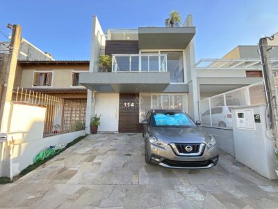 Casa à venda com 3 dormitórios, 150m² e 2 vagas no bairro Lagos de Nova Ipanema, Zona Sul de Porto Alegre