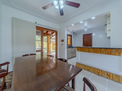 Casa à venda com 3 dormitórios, 194m² e 2 vagas no bairro Ipanema, Zona Sul de Porto Alegre