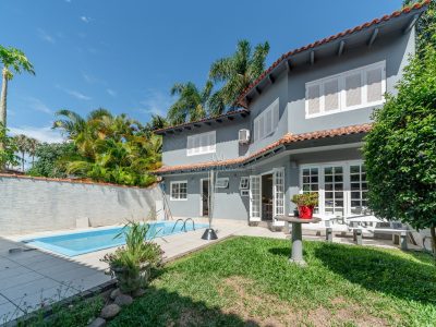 Casa à venda com 4 dormitórios, 308m² e 2 vagas no bairro Ipanema, Zona Sul de Porto Alegre