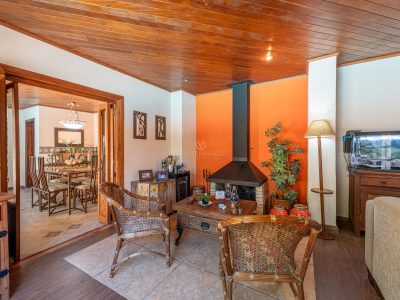 Casa à venda com 3 dormitórios, 231m² e 2 vagas no bairro Tristeza, Zona Sul de Porto Alegre