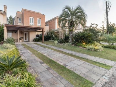 Casa em Condomínio à venda com 3 dormitórios, 243m² e 4 vagas no bairro Terra Ville, Zona Sul de Porto Alegre