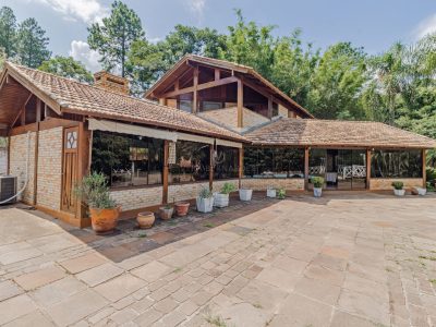 Sítio à venda com 4 dormitórios, 10.480m² e 10 vagas no bairro Hípica, Zona Sul de Porto Alegre