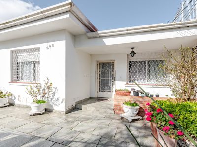 Casa à venda com 3 dormitórios, 200m² e 2 vagas no bairro Cristal, Zona Sul de Porto Alegre