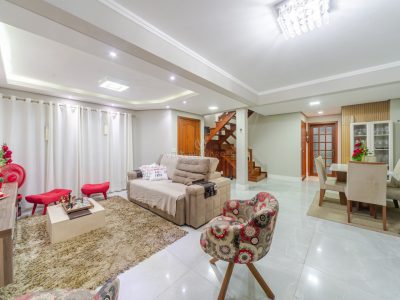 Casa à venda com 3 dormitórios, 180m² e 2 vagas no bairro Ipanema, Zona Sul de Porto Alegre