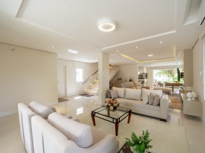 Casa à venda com 3 dormitórios, 372m² e 3 vagas no bairro Ipanema, Zona Sul de Porto Alegre