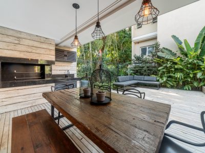 Casa em Condomínio à venda com 3 dormitórios, 370m² e 4 vagas no bairro Pedra Redonda, Zona Sul de Porto Alegre