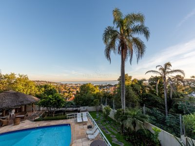 Casa à venda com 4 dormitórios, 498m² e 4 vagas no bairro Vila Assunção, Zona Sul de Porto Alegre