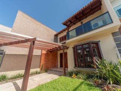 Casa à venda com 3 dormitórios, 159m² e 1 vaga no bairro Lagos de Nova Ipanema, Zona Sul de Porto Alegre