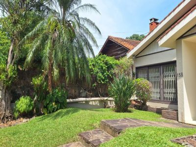Casa à venda com 3 dormitórios, 240m² e 2 vagas no bairro Ipanema, Zona Sul de Porto Alegre