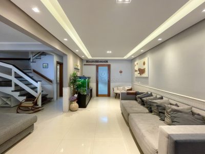 Casa à venda com 3 dormitórios, 119m² e 2 vagas no bairro Vila Assunção, Zona Sul de Porto Alegre