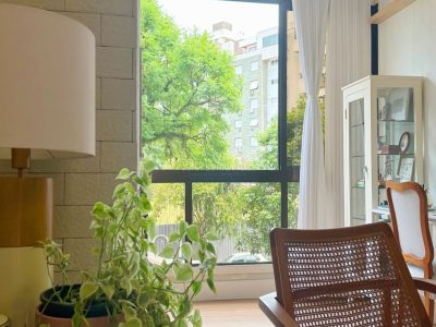 Apartamento à venda com 3 dormitórios, 95m² e 2 vagas no bairro Menino Deus em Porto Alegre