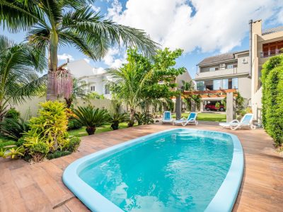 Casa à venda com 3 dormitórios, 420m² e 8 vagas no bairro Ipanema, Zona Sul de Porto Alegre