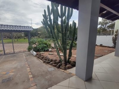 Casa Térrea à venda com 3 dormitórios, 115m² e 2 vagas no bairro Cavalhada, Zona Sul de Porto Alegre