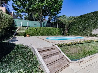 Casa à venda com 2 dormitórios, 358m² e 4 vagas no bairro Jardim Isabel, Zona Sul de Porto Alegre