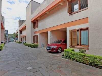 Casa em Condomínio à venda com 2 dormitórios, 158m² e 2 vagas no bairro Camaquã, Zona Sul de Porto Alegre