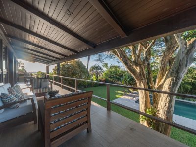 Casa à venda com 4 dormitórios, 450m² e 3 vagas no bairro Vila Assunção, Zona Sul de Porto Alegre
