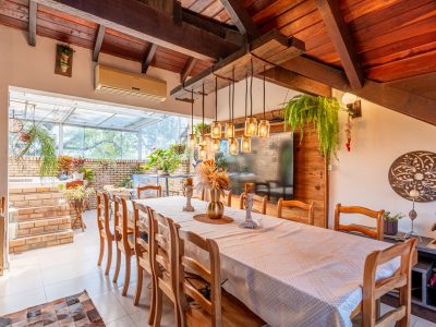 Casa em Condomínio à venda com 3 dormitórios, 177m² e 2 vagas no bairro Ipanema, Zona Sul de Porto Alegre