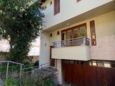 Casa em Condomínio à venda com 3 dormitórios, 270m² e 2 vagas no bairro Jardim Isabel, Zona Sul de Porto Alegre