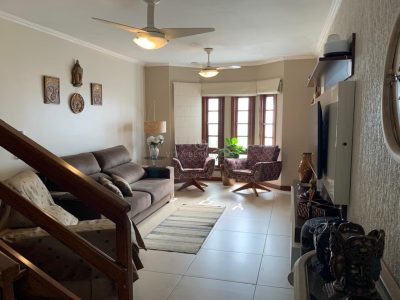 Casa em Condomínio à venda com 3 dormitórios, 229m² e 2 vagas no bairro Ipanema, Zona Sul de Porto Alegre