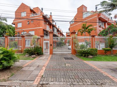 Casa em Condomínio à venda com 4 dormitórios, 252m² e 2 vagas no bairro Vila Assunção, Zona Sul de Porto Alegre