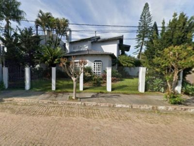 Casa à venda com 4 dormitórios, 264m² e 2 vagas no bairro Ipanema, Zona Sul de Porto Alegre