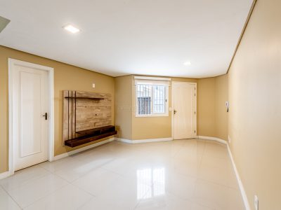 Casa em Condomínio à venda com 2 dormitórios, 146m² e 2 vagas no bairro Espírito Santo, Zona Sul de Porto Alegre