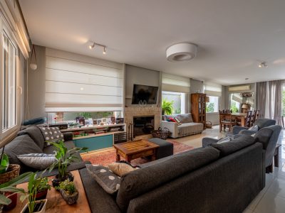 Casa em Condomínio à venda com 4 dormitórios, 201m² e 6 vagas no bairro Terra Ville, Zona Sul de Porto Alegre