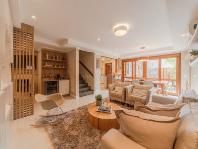 Casa em Condomínio à venda com 3 dormitórios, 290m² e 2 vagas no bairro Jardim Isabel em Porto Alegre