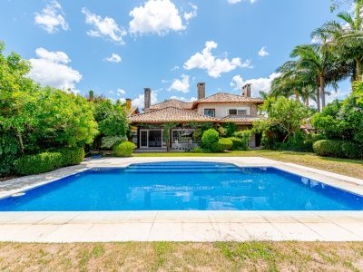 Casa em Condomínio à venda com 4 dormitórios, 491m² e 2 vagas no bairro Terra Ville, Zona Sul de Porto Alegre