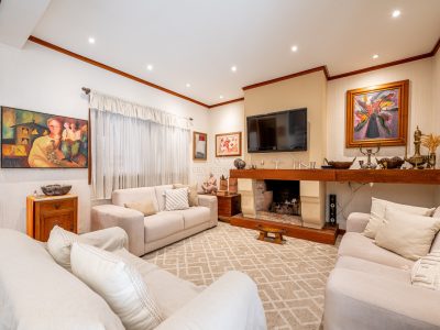 Casa em Condomínio à venda com 3 dormitórios, 230m² e 2 vagas no bairro Santa Tereza, Zona Sul de Porto Alegre