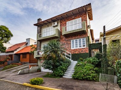 Casa em Condomínio à venda com 4 dormitórios, 297m² e 2 vagas no bairro Ipanema, Zona Sul de Porto Alegre