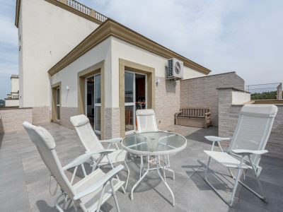 Cobertura à venda com 3 dormitórios, 134m² e 2 vagas no bairro Cavalhada, Zona Sul de Porto Alegre