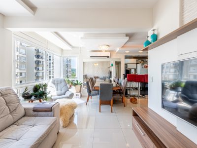 Apartamento à venda com 3 dormitórios, 72m² e 1 vaga no bairro Cavalhada, Zona Sul de Porto Alegre