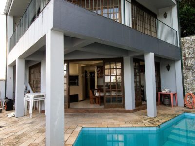 Casa à venda com 3 dormitórios, 292m² e 4 vagas no bairro Cavalhada, Zona Sul de Porto Alegre