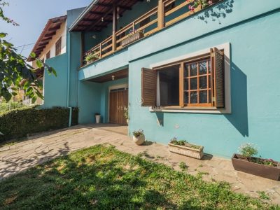 Casa à venda com 3 dormitórios, 246m² e 3 vagas no bairro Imperial Park, Zona Sul de Porto Alegre