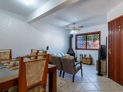 Casa à venda com 3 dormitórios, 111m² e 3 vagas no bairro Hípica, Zona Sul de Porto Alegre