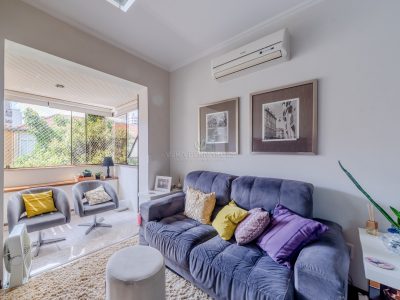 Apartamento à venda com 3 dormitórios, 73m² e 1 vaga no bairro Menino Deus em Porto Alegre