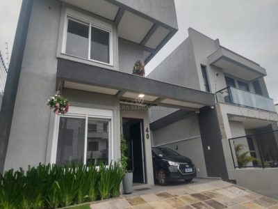 Casa à venda com 3 dormitórios, 127m² e 2 vagas no bairro Guarujá, Zona Sul de Porto Alegre
