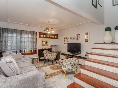 Casa à venda com 3 dormitórios, 227m² e 4 vagas no bairro Ipanema, Zona Sul de Porto Alegre