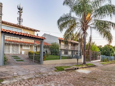 Casa à venda com 4 dormitórios, 300m² e 3 vagas no bairro Ipanema, Zona Sul de Porto Alegre
