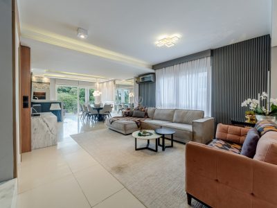 Casa em Condomínio à venda com 3 dormitórios, 288m² e 3 vagas no bairro Hípica, Zona Sul de Porto Alegre