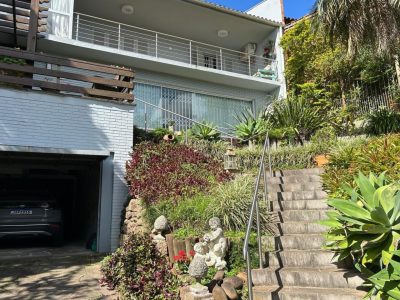 Casa à venda com 3 dormitórios, 353m² e 3 vagas no bairro Jardim Isabel, Zona Sul de Porto Alegre