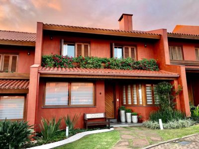 Casa em Condomínio à venda com 4 dormitórios, 290m² e 2 vagas no bairro Cristal, Zona Sul de Porto Alegre