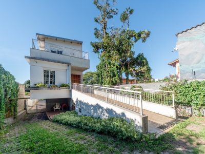 Casa à venda com 5 dormitórios, 460m² e 13 vagas no bairro Menino Deus, Zona Sul de Porto Alegre