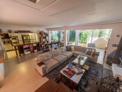Casa em Condomínio à venda com 3 dormitórios, 300m² e 3 vagas no bairro Tristeza, Zona Sul de Porto Alegre