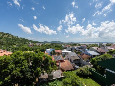 Casa à venda com 4 dormitórios, 335m² e 2 vagas no bairro Espírito Santo, Zona Sul de Porto Alegre