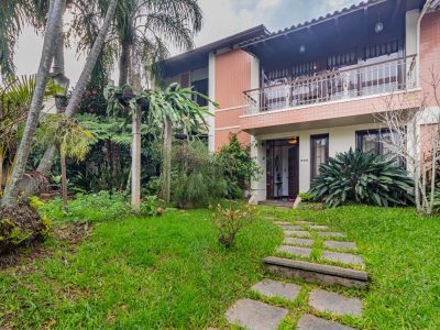 Casa à venda com 4 dormitórios, 485m² e 4 vagas no bairro Cristal, Zona Sul de Porto Alegre
