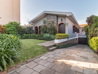 Casa à venda com 3 dormitórios, 399m² e 5 vagas no bairro Cristal, Zona Sul de Porto Alegre